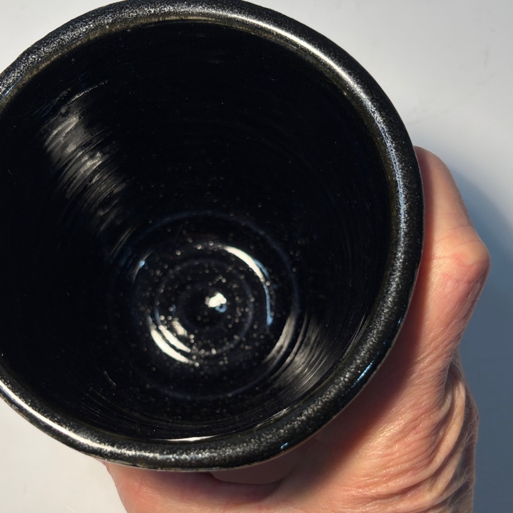 New Handcrafted Elegant Black Pottery Pot/Planter - Picture 5 of 5